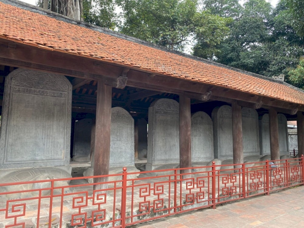 82 stone steles on turtle backs honor doctorate laureates (1442 - 1779), recognized by UNESCO (Source: Internet)